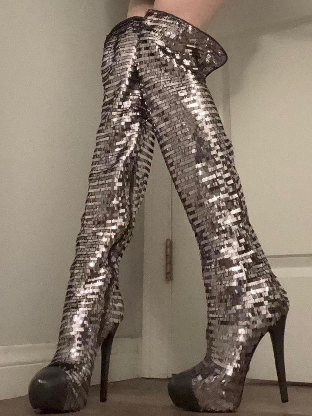 NEW Dereon Beyoncé Dynamite Pewter Sequined Explosion Thigh High Boots Sz 6
